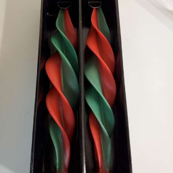 1 Pair Of Christmas 12 Inch Red And Green Wax Candles Feather Twist Taper Unused - Picture 7 of 8
